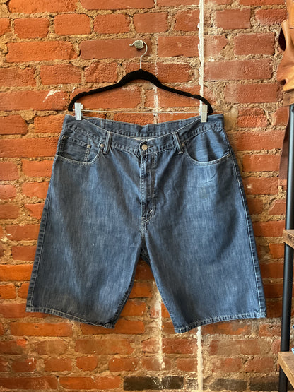 Levi Denim Shorts 40