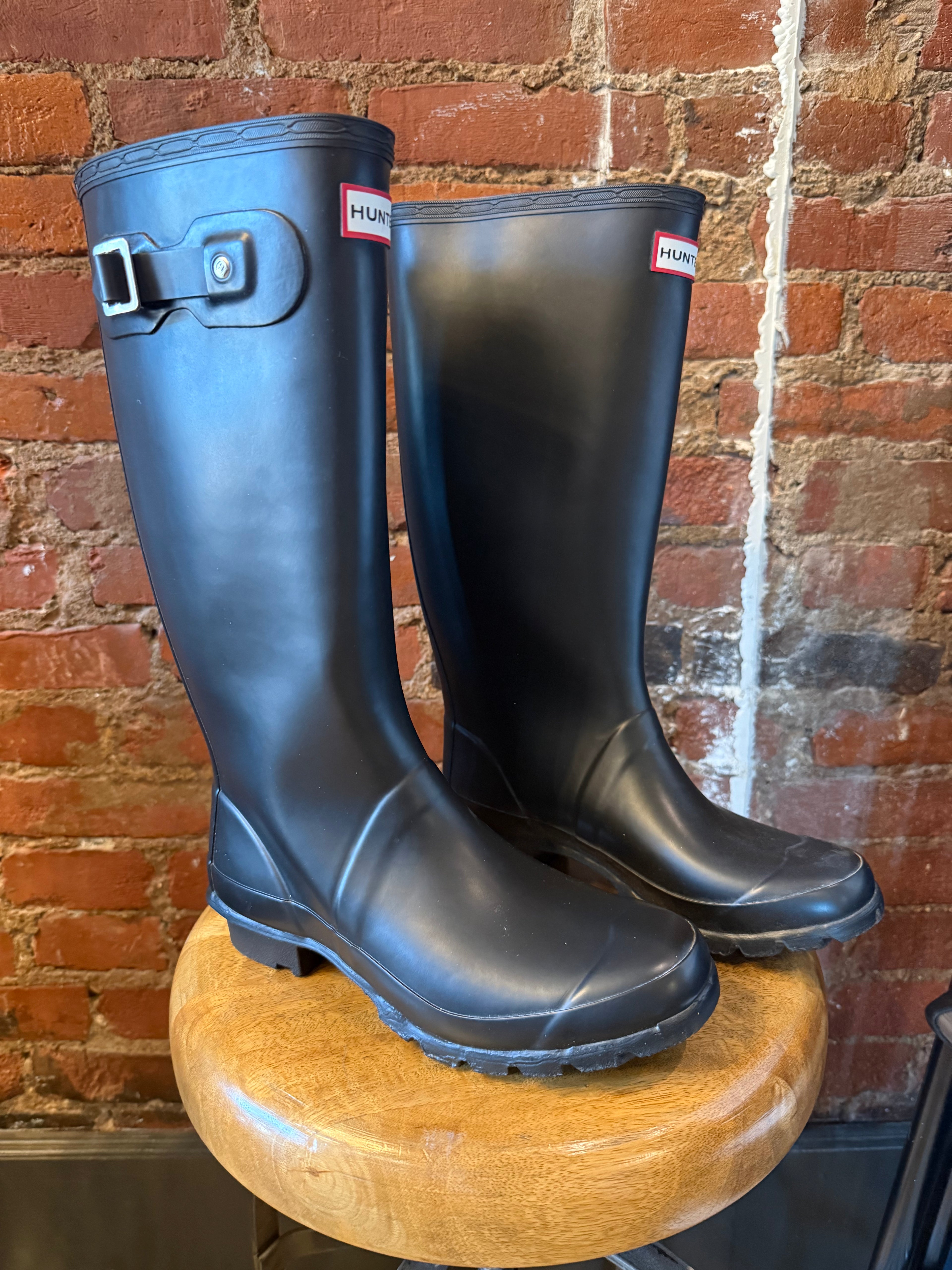 Hunter Black Tall Rain Boot Wellies Size W7 US