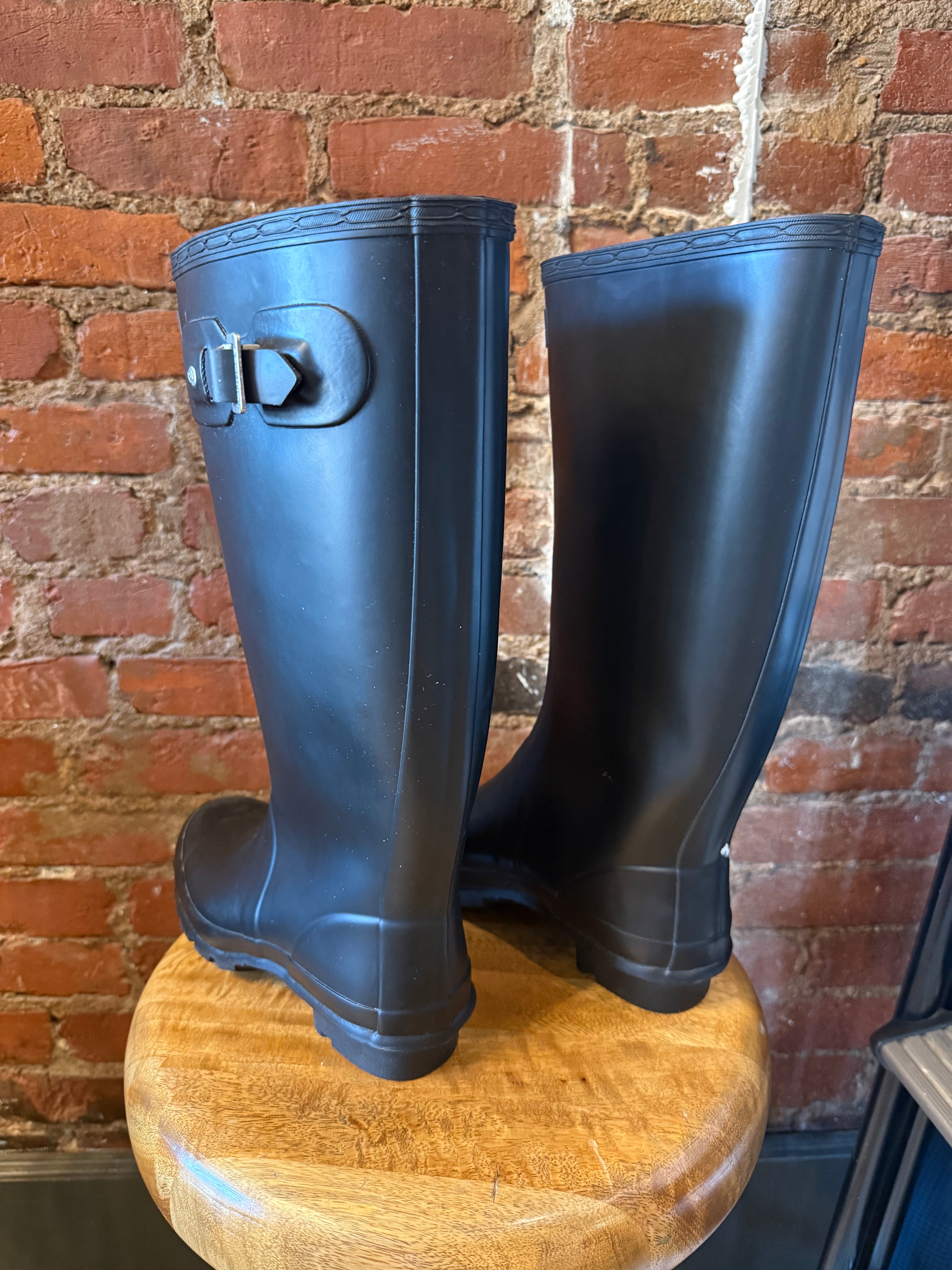 Hunter Black Tall Rain Boot Wellies Size W7 US